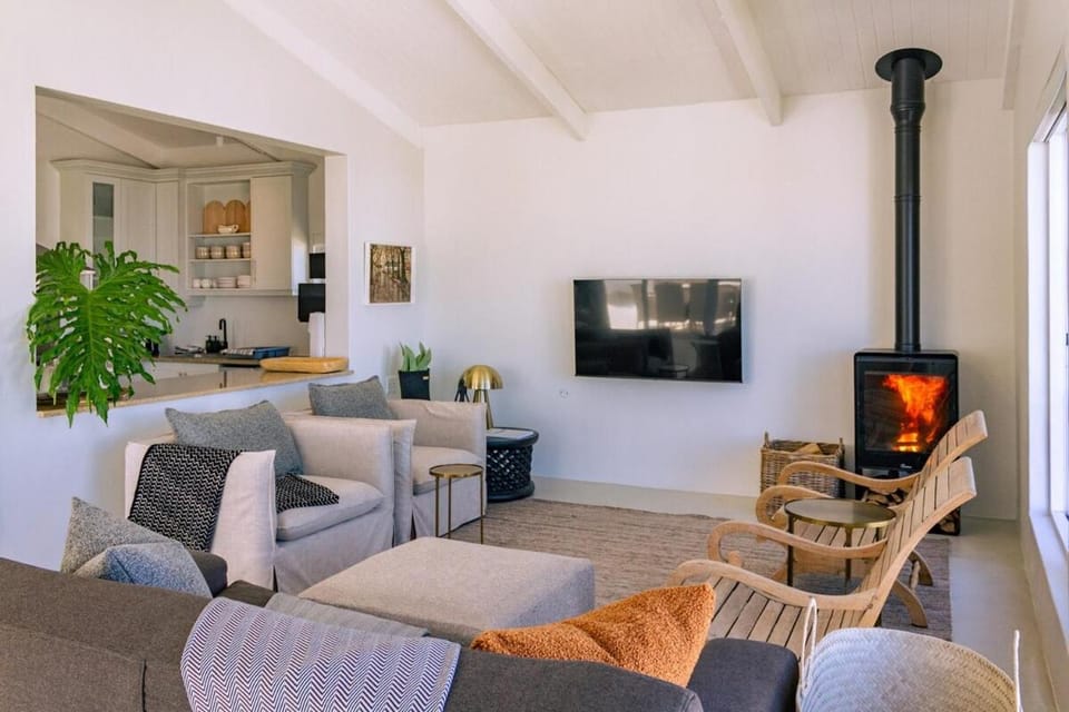 TV and multimedia, Living room, Seating area, fireplace