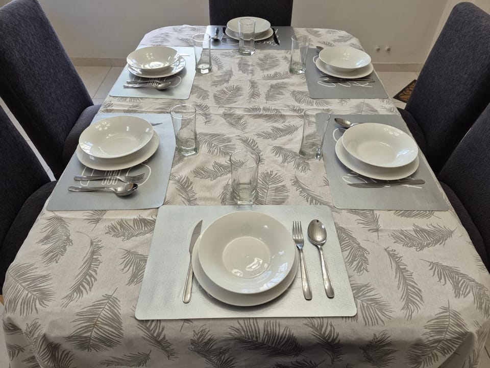 Food and drinks, Dining area, Food