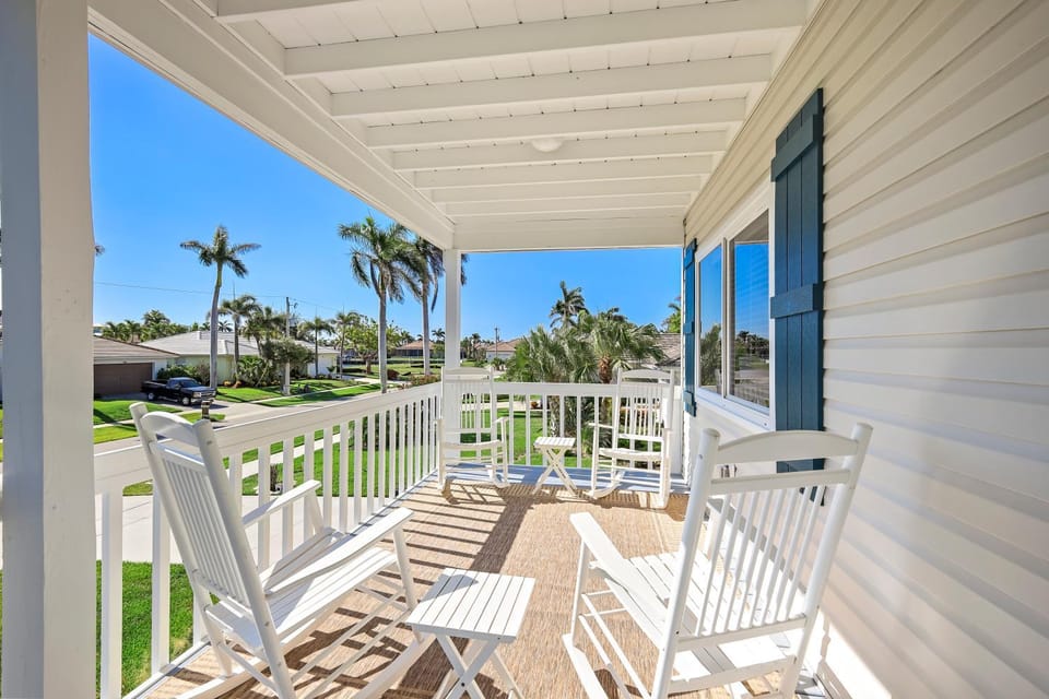 A Splash of Paradise I Waterfront 3 Bed Home on Marco Island House in Marco Island