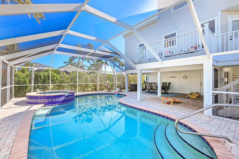 A Splash of Paradise I Waterfront 3 Bed Home on Marco Island House in Marco Island