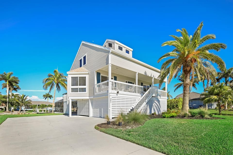 A Splash of Paradise I Waterfront 3 Bed Home on Marco Island House in Marco Island