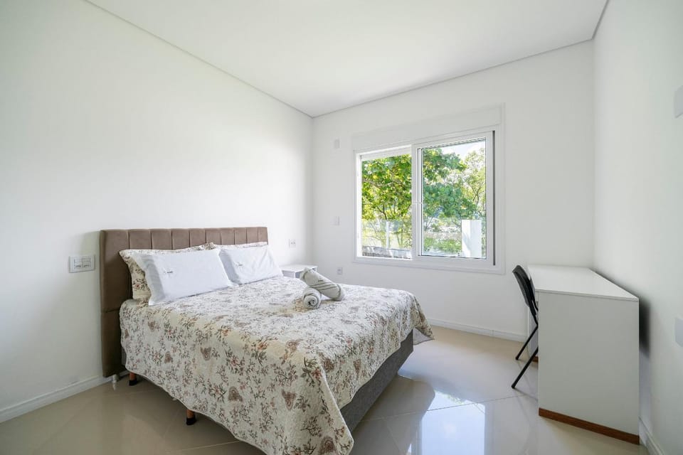 Casa Cerutti 3Q com vista para o mar by Achei House in Florianopolis