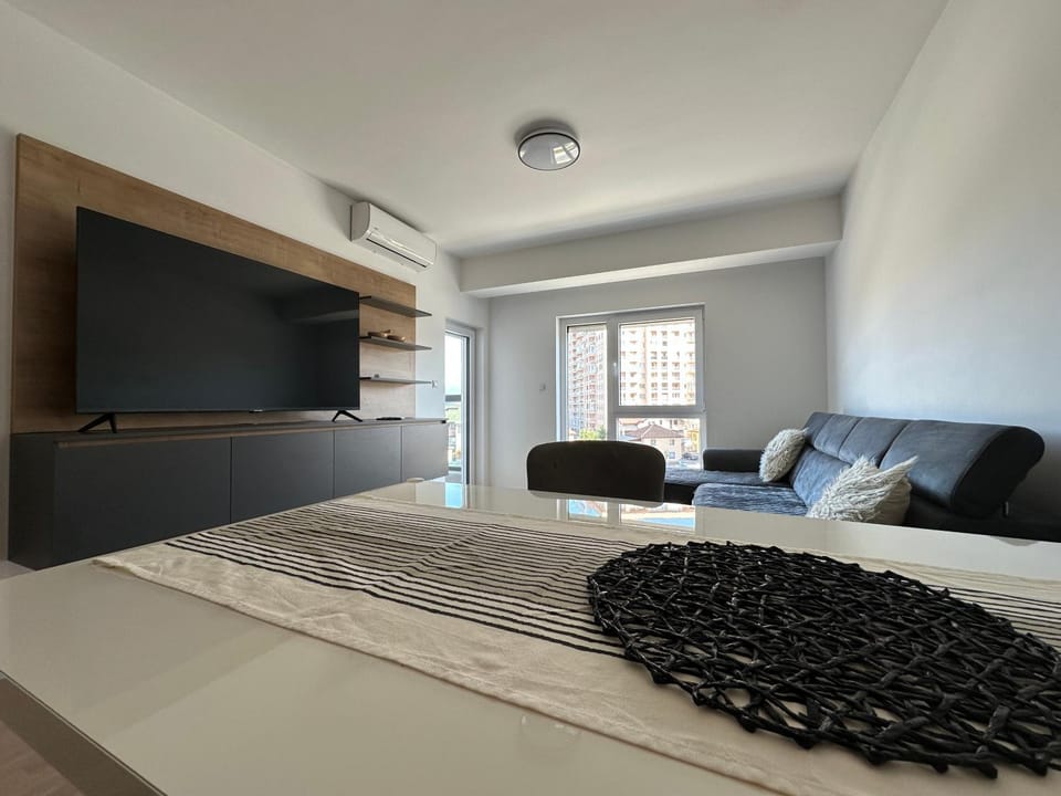 TV and multimedia, Living room, Dining area