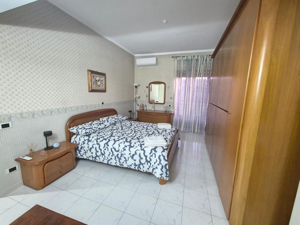 Bed, Photo of the whole room, wardrobe, air conditioner