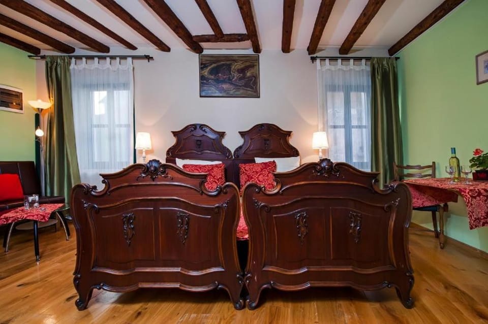 Bed, Living room, Bedroom