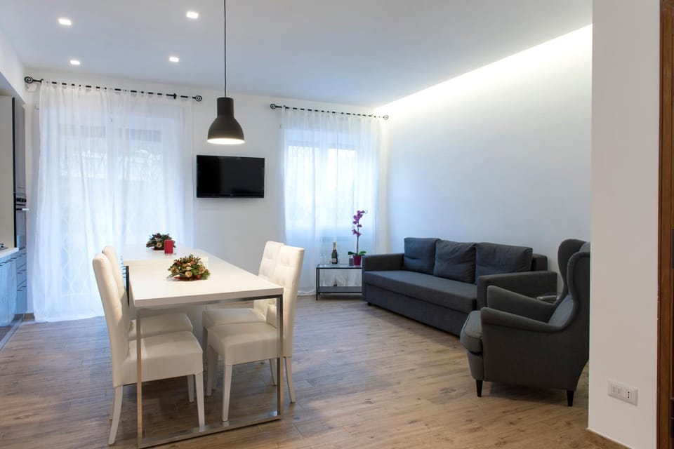 TV and multimedia, Living room, Dining area