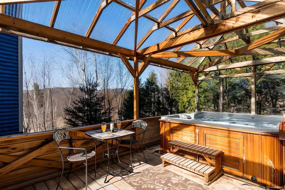 Patio, Spring, Day, Natural landscape, Garden, Garden, Hot Tub, Garden view, Garden view