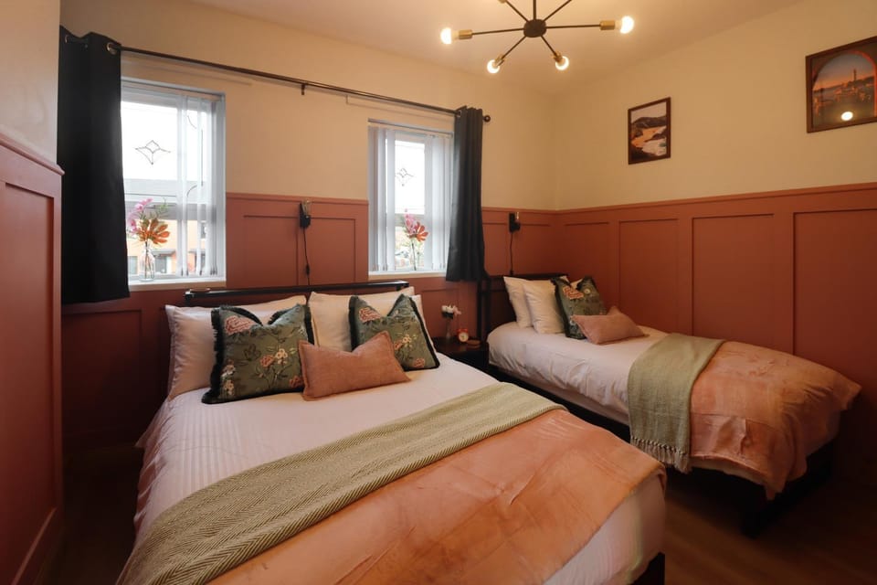 Superb Large Bespoke 5 Star Detached Villa, Prime Location, Belfast Stay Villa in Belfast