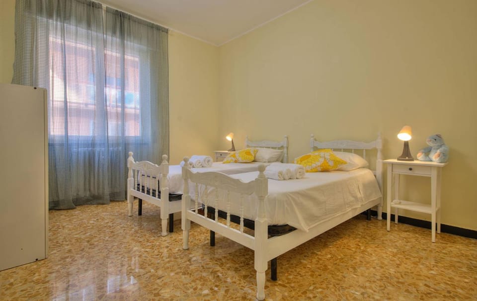 Bed, Bedroom, locker, towels