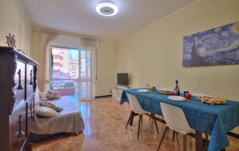TV and multimedia, Living room, Dining area
