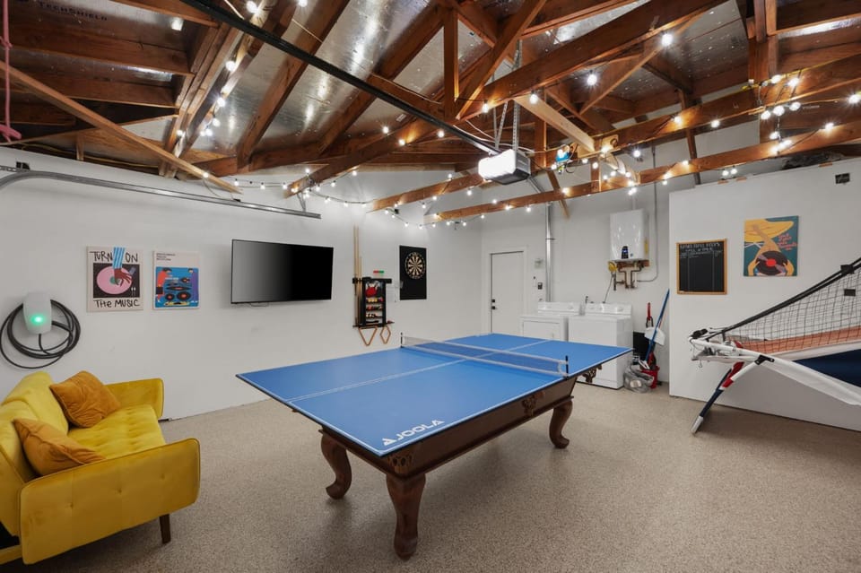 NEW Retro Escape 70's Vibes Wellness Game Room House in Palm Springs