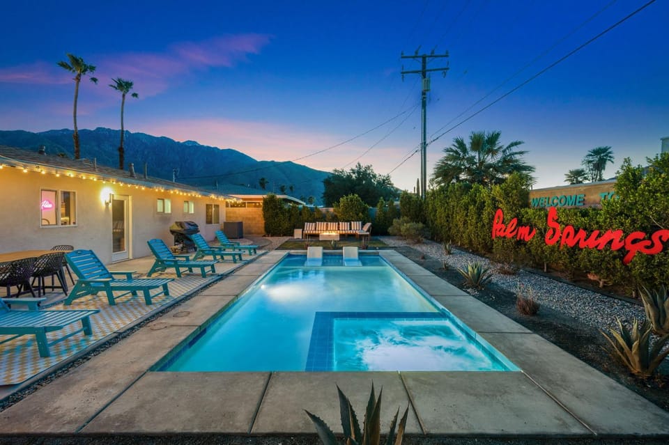 NEW Retro Escape 70's Vibes Wellness Game Room House in Palm Springs