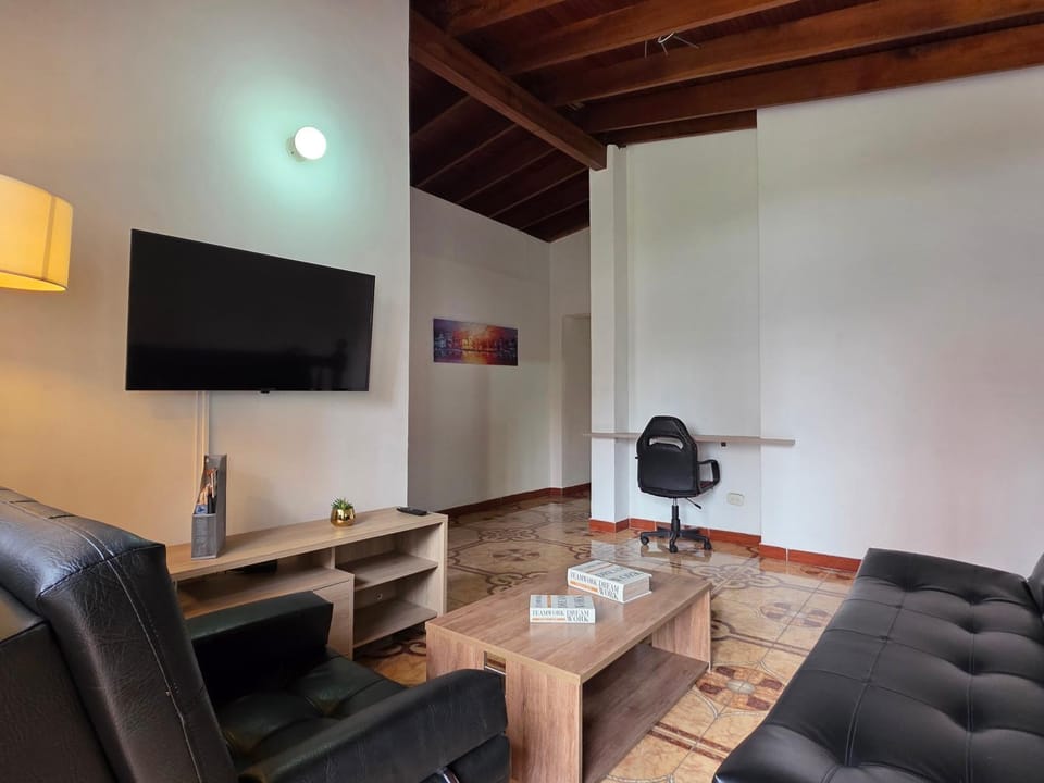 Casa privada cerca al Estadio y la 70 House in Medellin