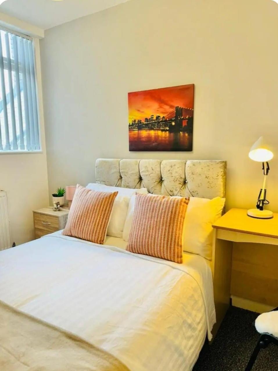 Bed, Living room, Photo of the whole room, Seating area, Bedroom