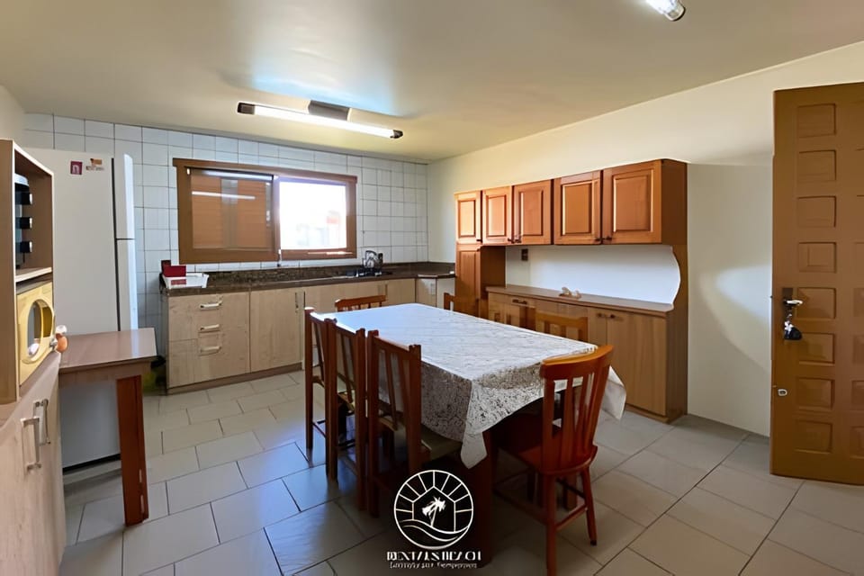 Kitchen or kitchenette, Dining area, dishwasher, oven