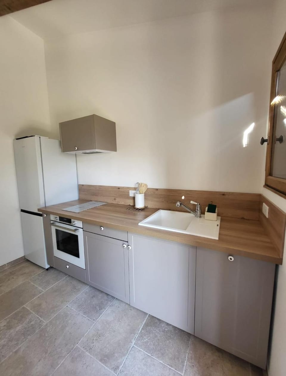 Kitchen or kitchenette, oven, stove