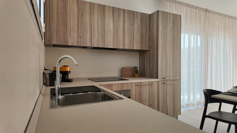 Kitchen or kitchenette, Dining area, stove