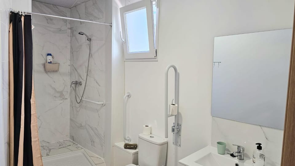 Golden Tower Rooms - auto check-in Bed and Breakfast in Gandia