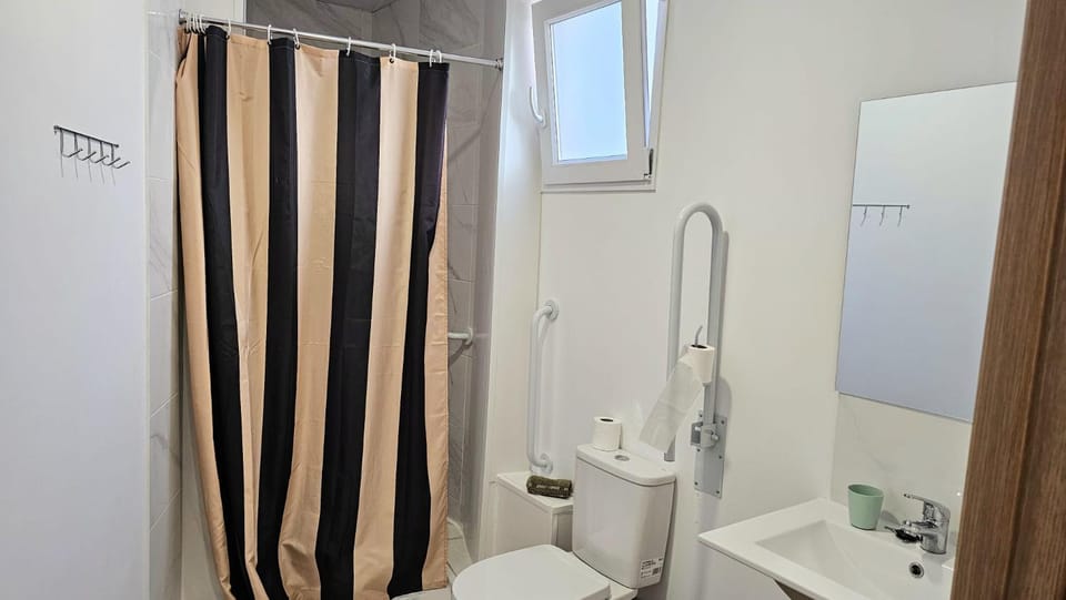 Golden Tower Rooms - auto check-in Bed and Breakfast in Gandia