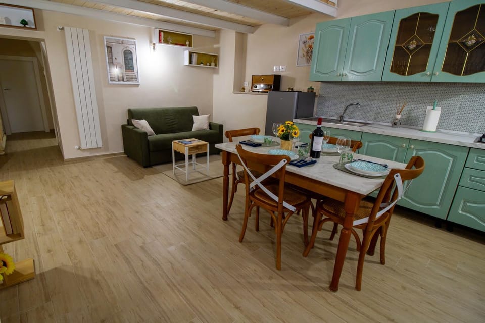 Living room, Dining area, stove