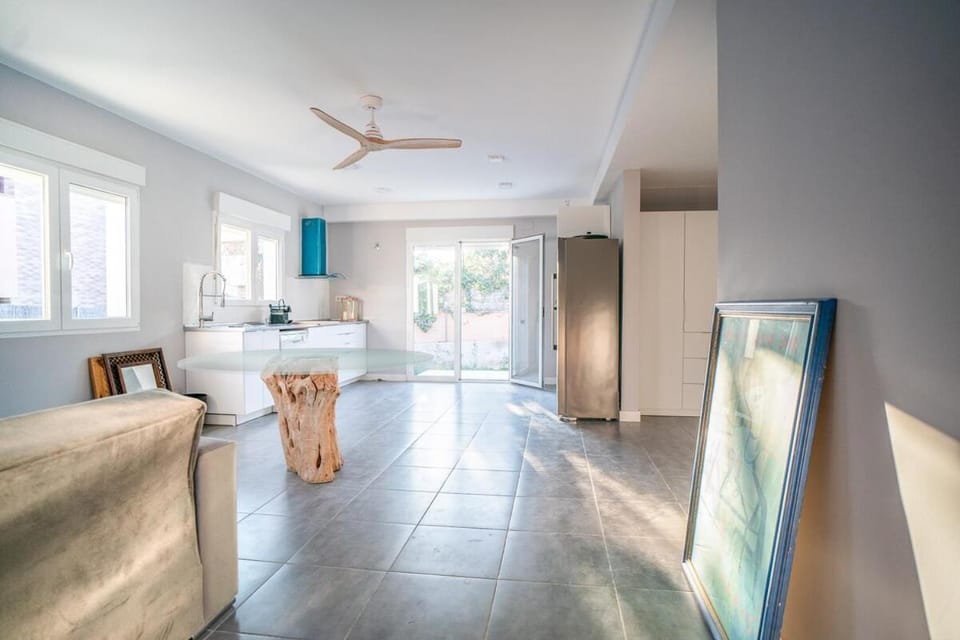Kitchen or kitchenette, Living room, Dining area, air conditioner