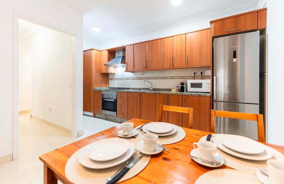 Kitchen or kitchenette, Dining area, stove, toaster