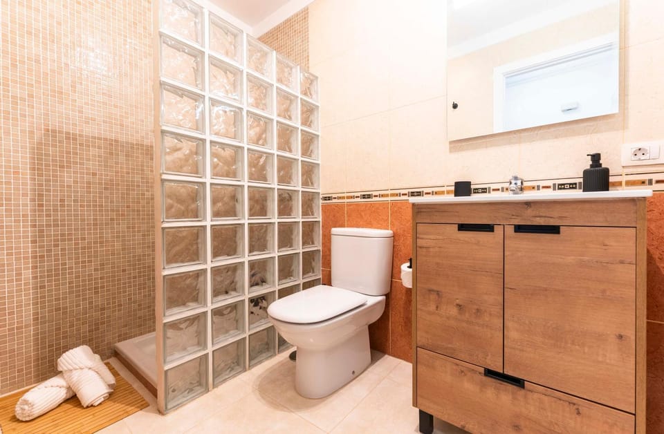 Shower, Bathroom, towels
