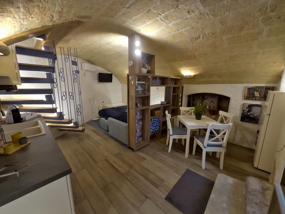 TV and multimedia, Kitchen or kitchenette, Dining area