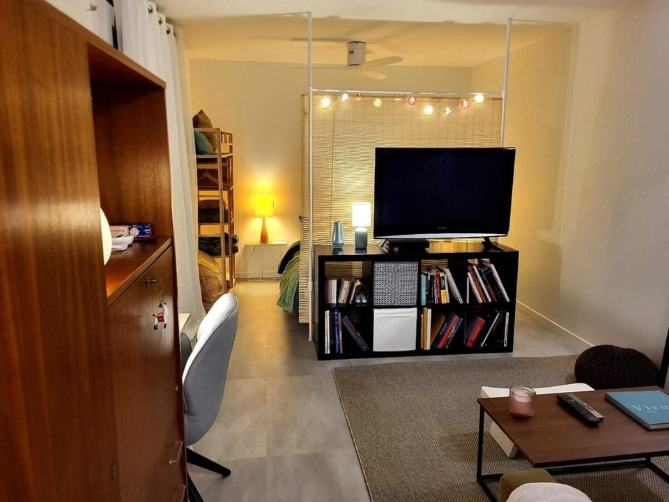 Communal lounge/ TV room, TV and multimedia, Evening entertainment