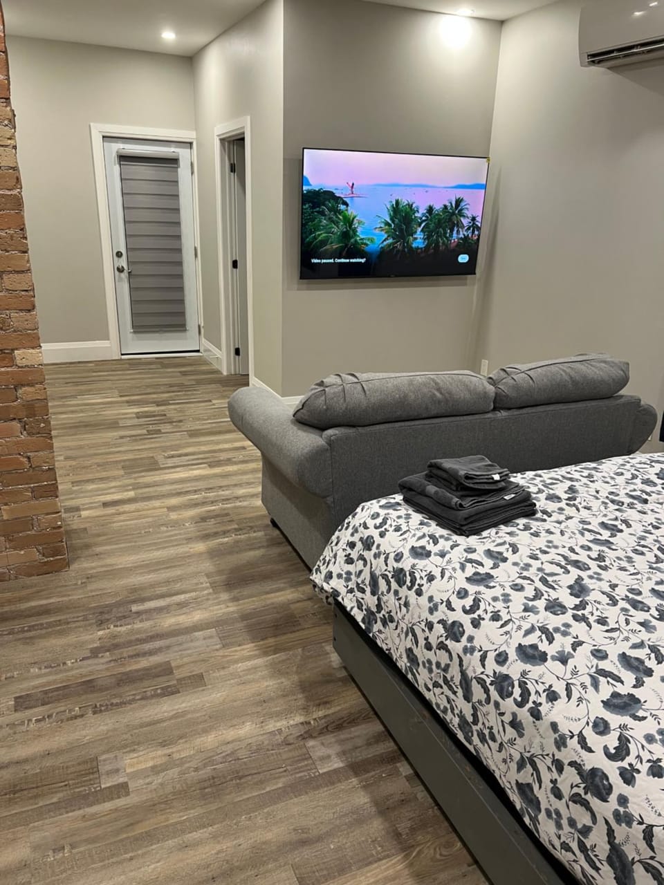 ENTIRE BACHELOR UNIT EN-SUITE ACROSS FROM GOOGLE - br2 Apartment in Waterloo