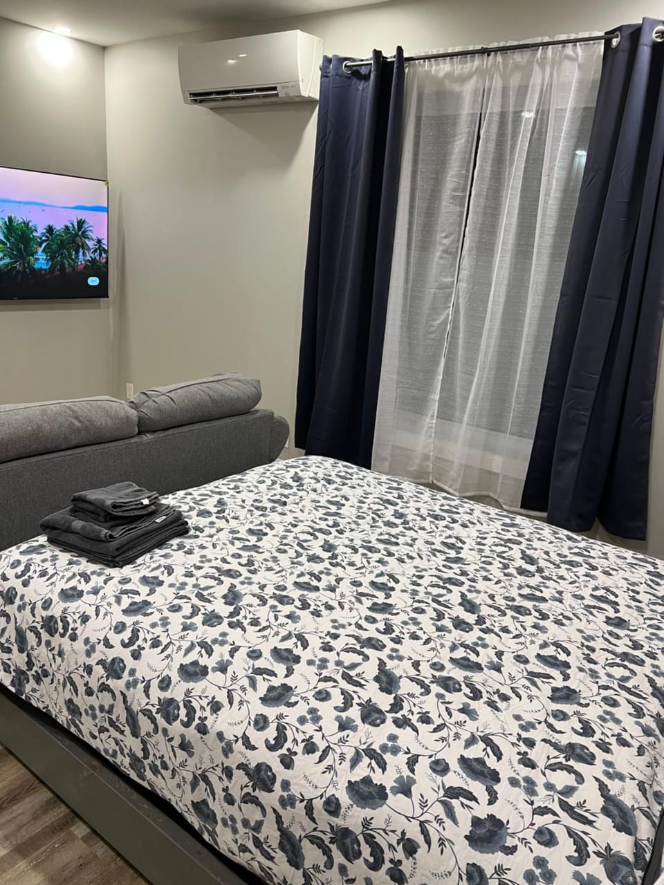 ENTIRE BACHELOR UNIT EN-SUITE ACROSS FROM GOOGLE - br2 Apartment in Waterloo