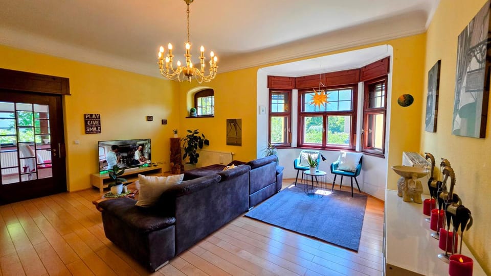 Communal lounge/ TV room, TV and multimedia, Living room