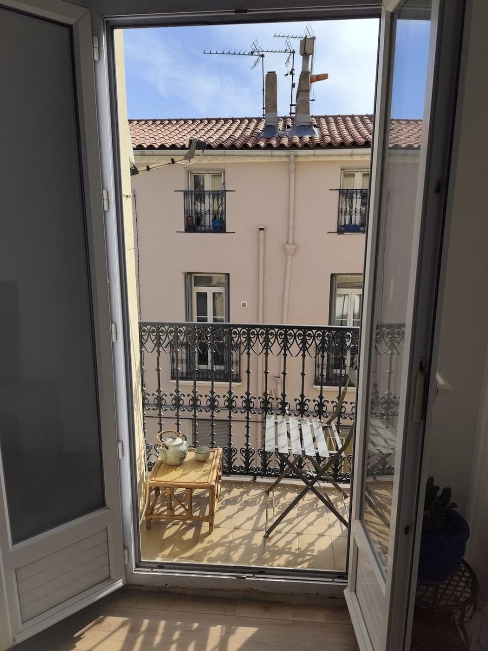 Authentic neighborhood! Central Apartment in Occitanie