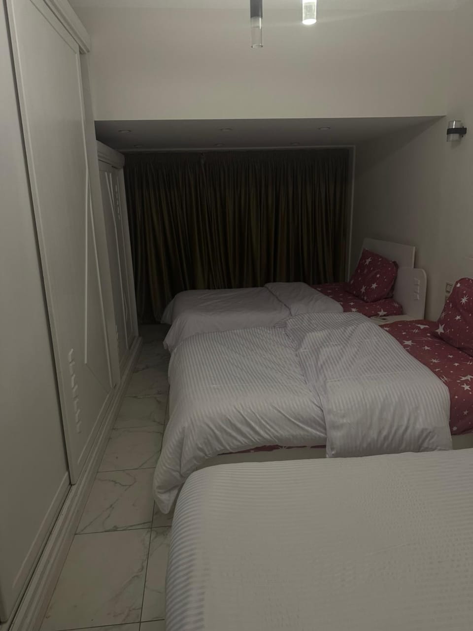 شقه ثلاث غرف وصاله بكورنيش النيل بجوار فندق فورمنت Apartment in Cairo