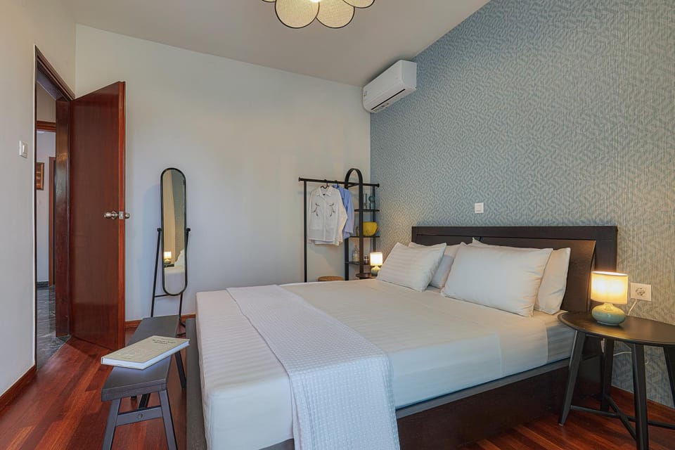 Bed, Bedroom, wardrobe, air conditioner
