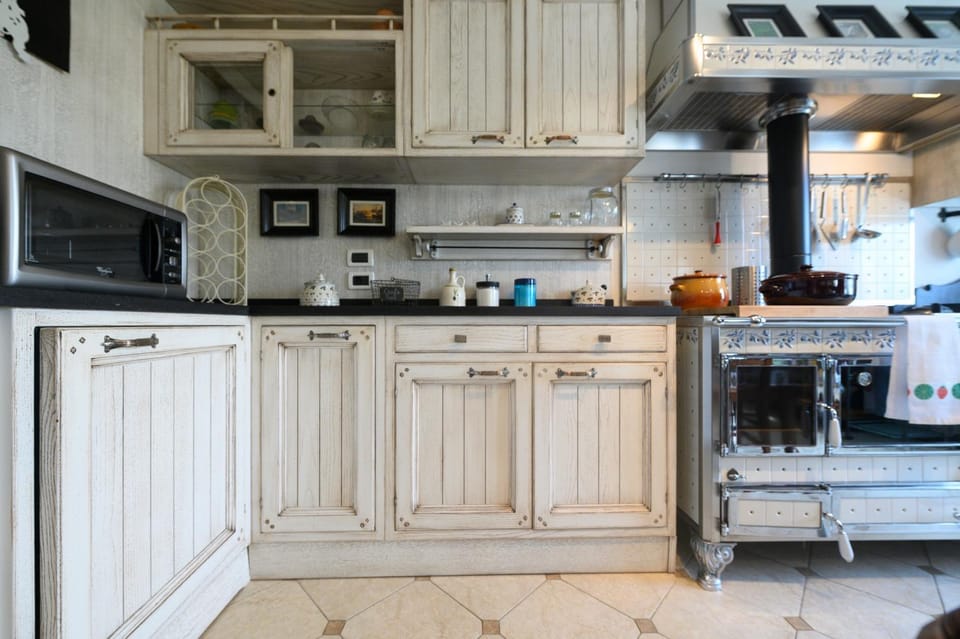 Kitchen or kitchenette, oven, stove