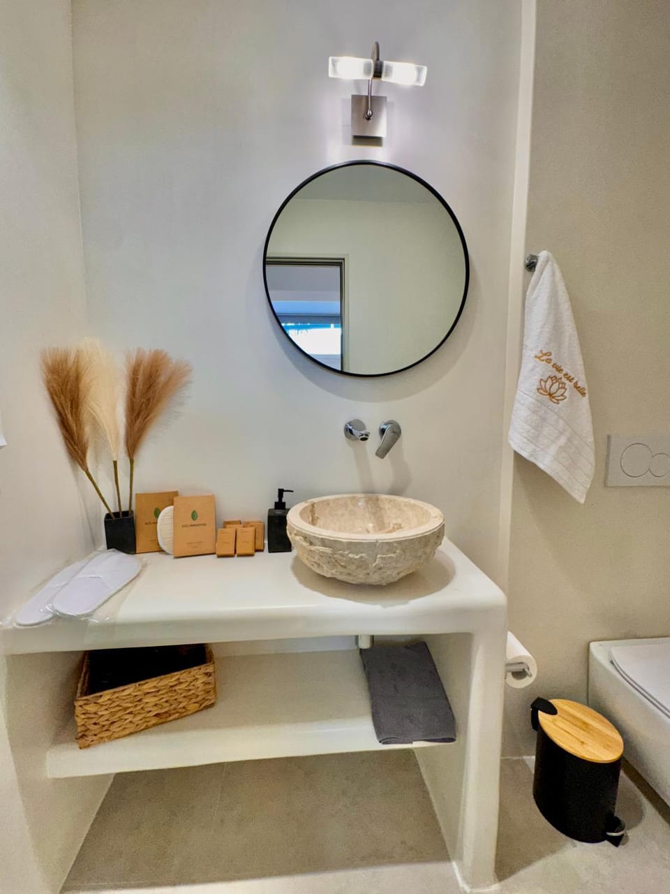 Bathroom, towels