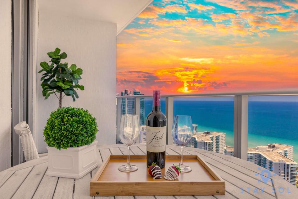Bay View 2Br Apartment with Amenities Apartment in Hollywood Beach