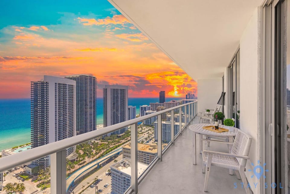 Bay View 2Br Apartment with Amenities Apartment in Hollywood Beach