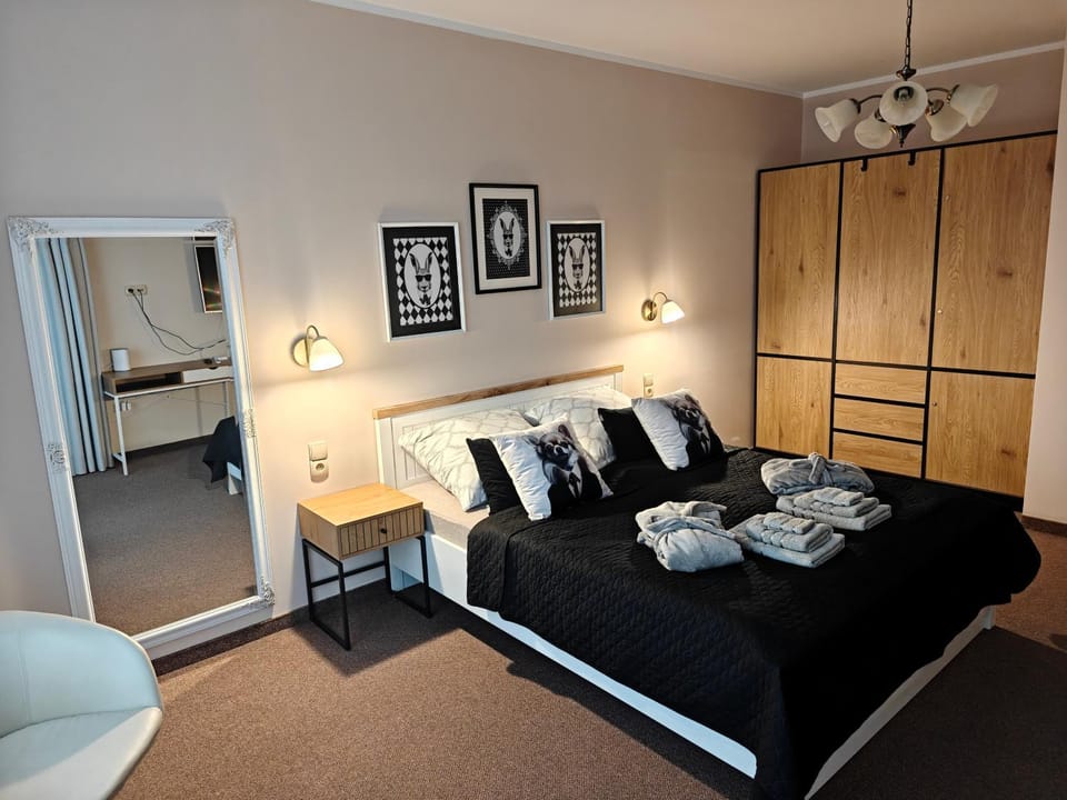 Bedroom, wardrobe