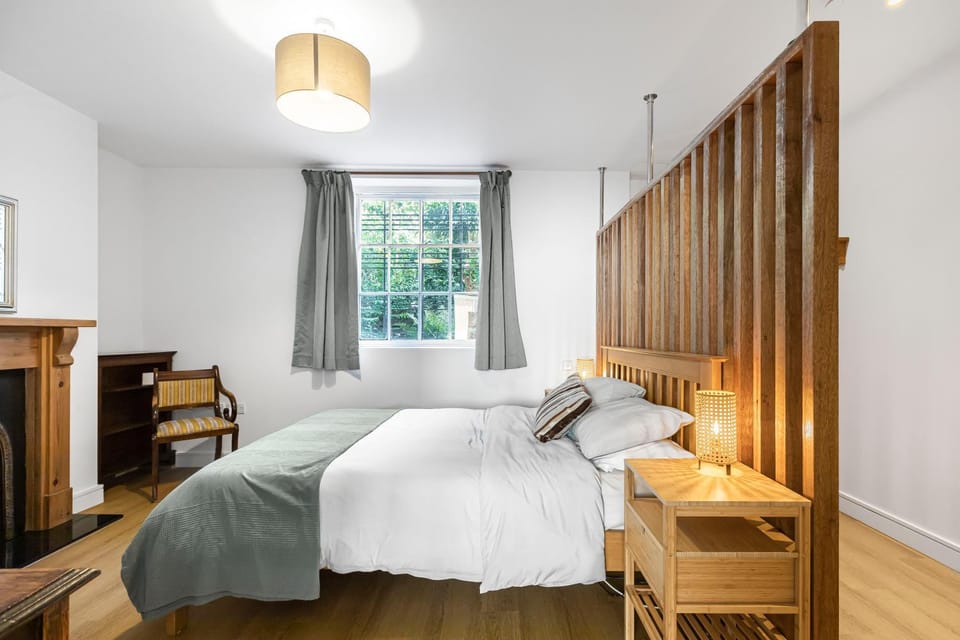 Large, quiet flat in Islington Apartment in London Borough of Islington