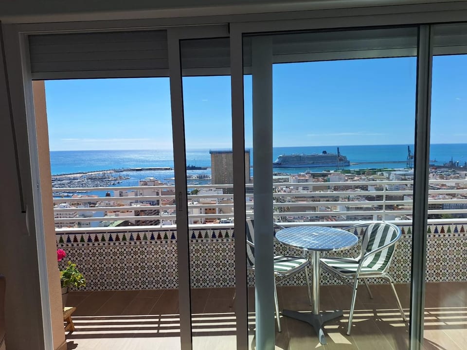 Patio, Natural landscape, View (from property/room), Balcony/Terrace, Dining area, Sea view