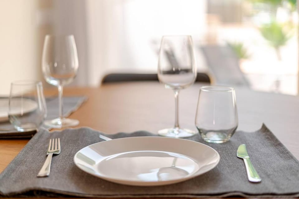 Food and drinks, Dining area, Food, Drinks, Alcoholic drinks