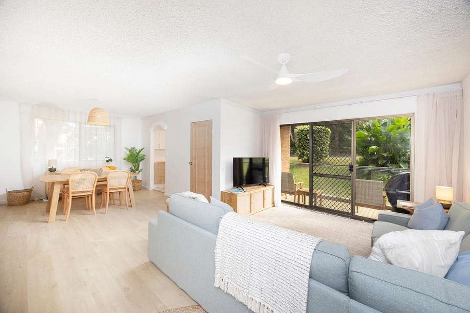 TV and multimedia, Living room, Dining area