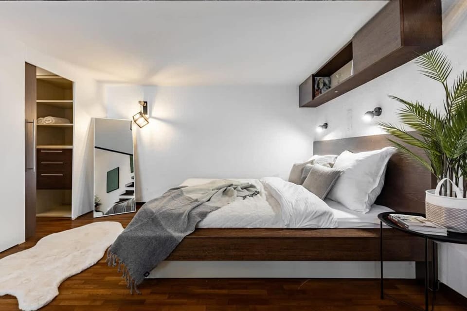 Bed, Bedroom, towels