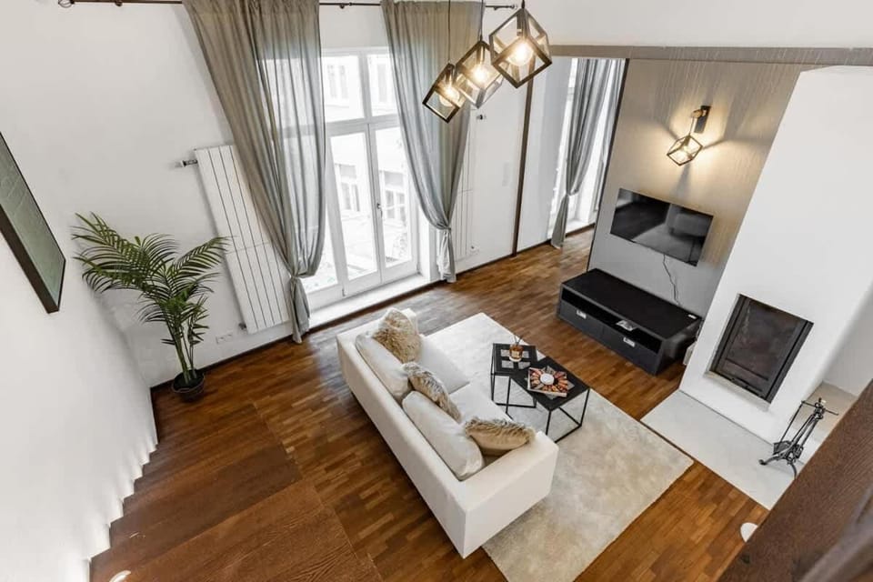 TV and multimedia, Living room, Seating area, Evening entertainment