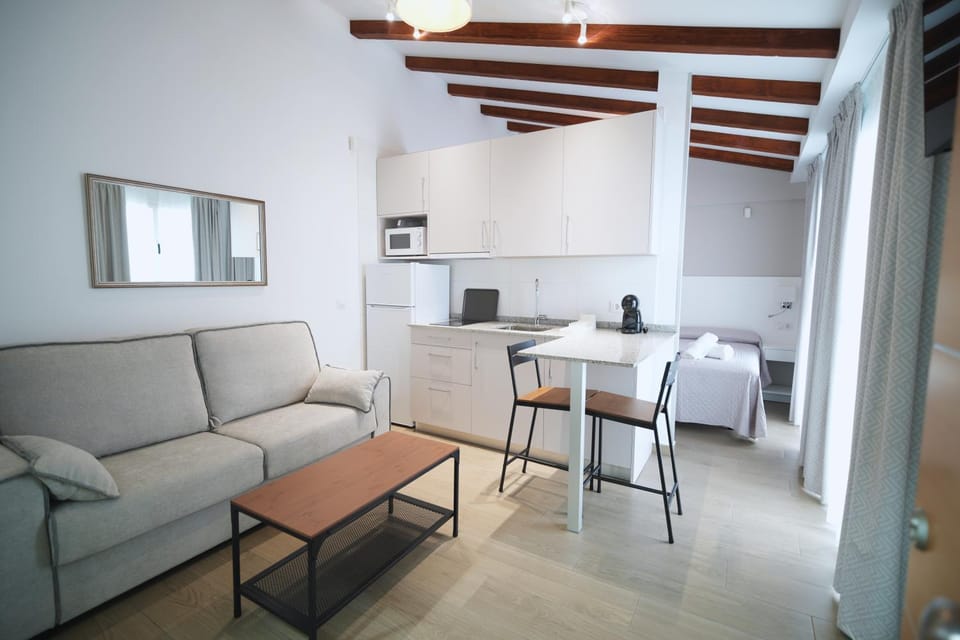 Kitchen or kitchenette, Living room, Photo of the whole room, Seating area, Dining area