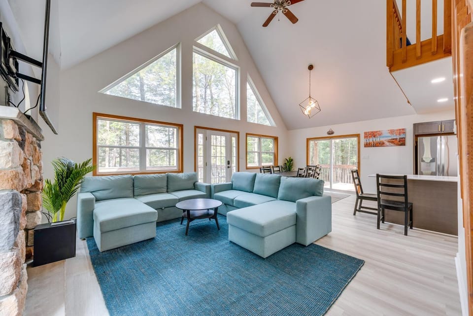 Lakefront Poconos Cabin w/ Deck & Game Room Cabin in Kidder Township