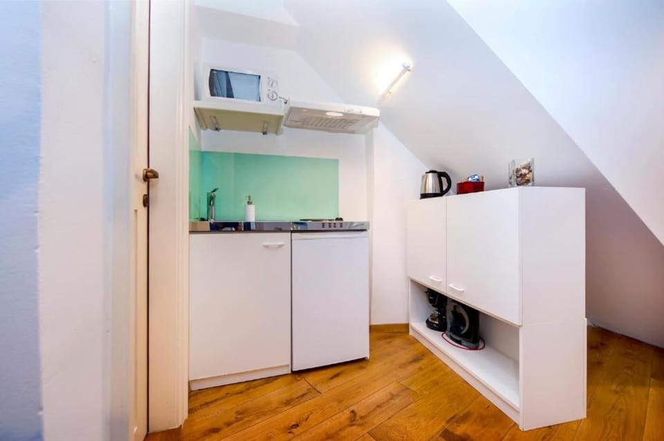 Kitchen or kitchenette, pet friendly, stove