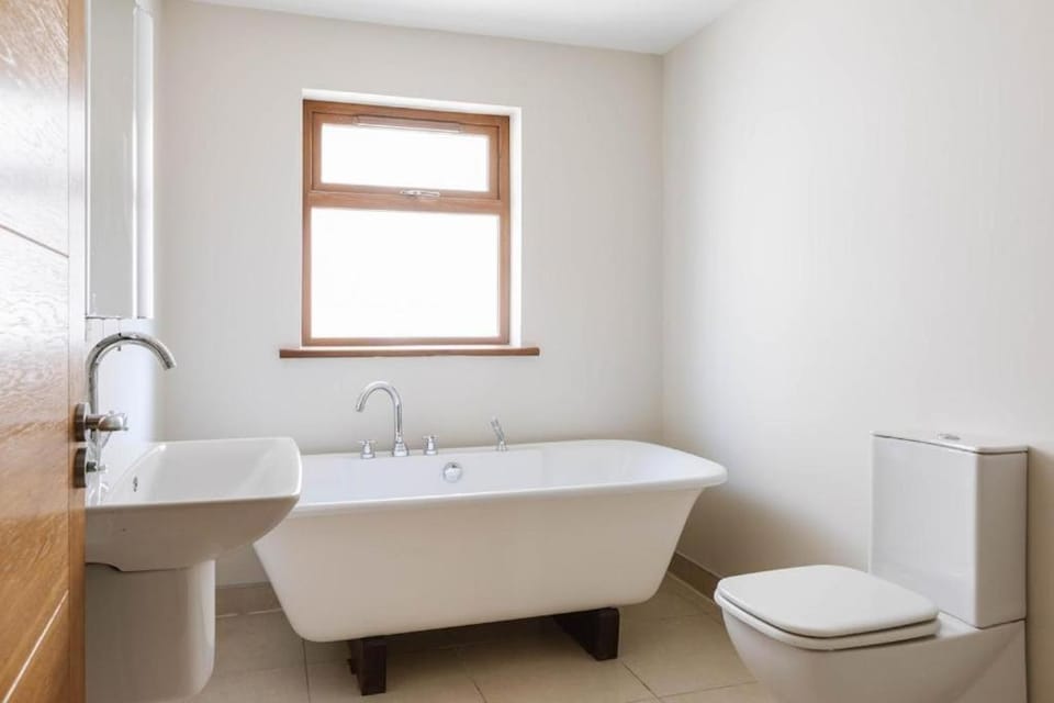 Tobela House, Sleeps 10, Ultra Luxury House in Northern Ireland